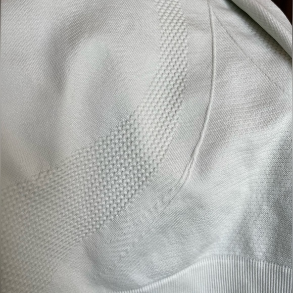 Abercrombie & Fitch Workout- Activewear Crop Top Size Medium - Picture 7 of 7